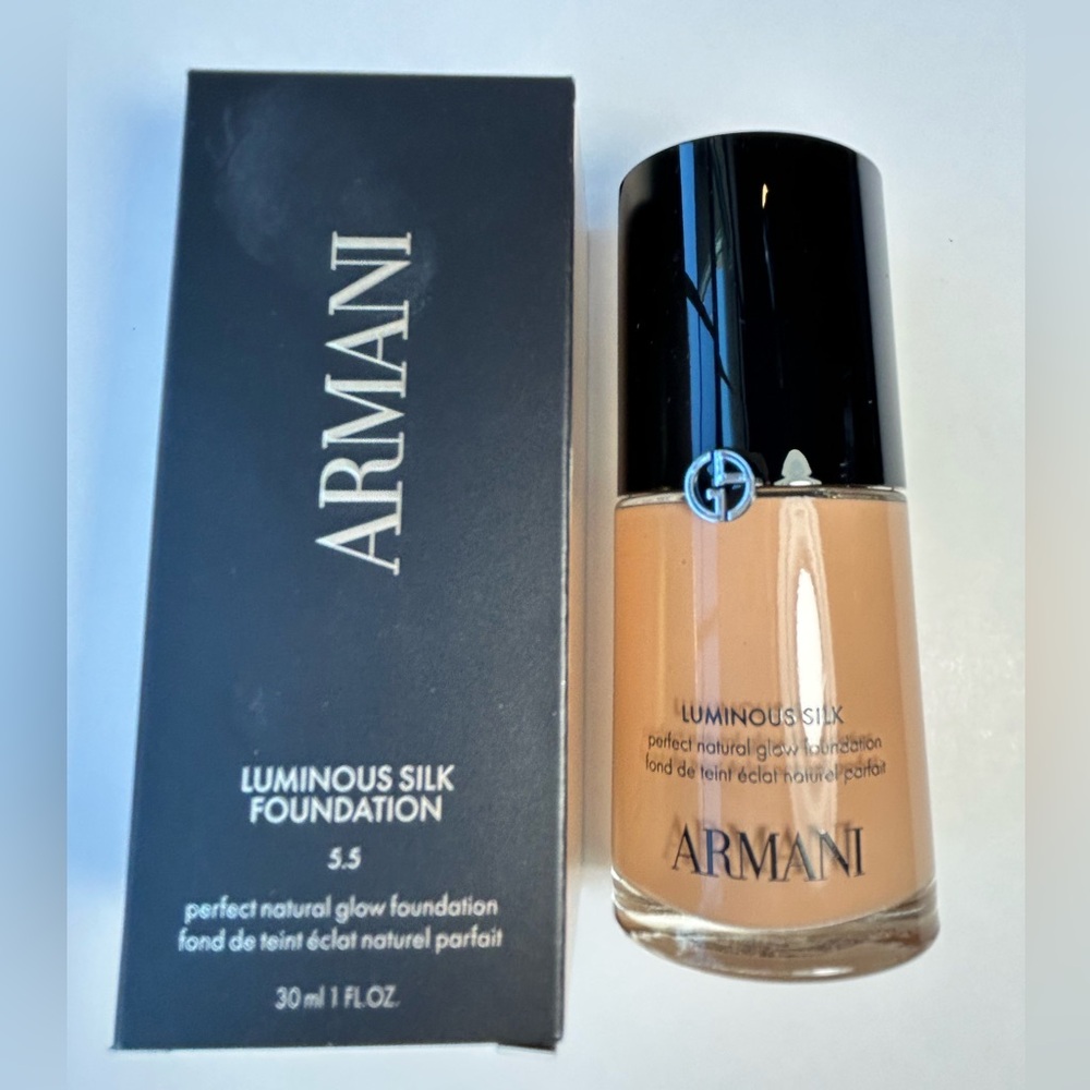 NWT🌷#5.5 - Georgio Armani Luminous Silk Natural Blurring Foundation